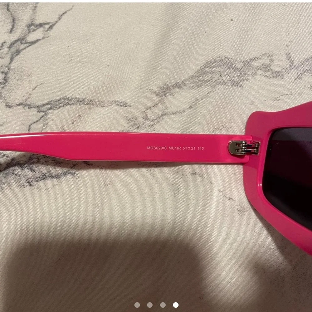 Moschino Pink Lip Sun glasses  #pink #moschino